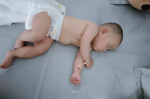 孟津三个月宝宝抬头不稳